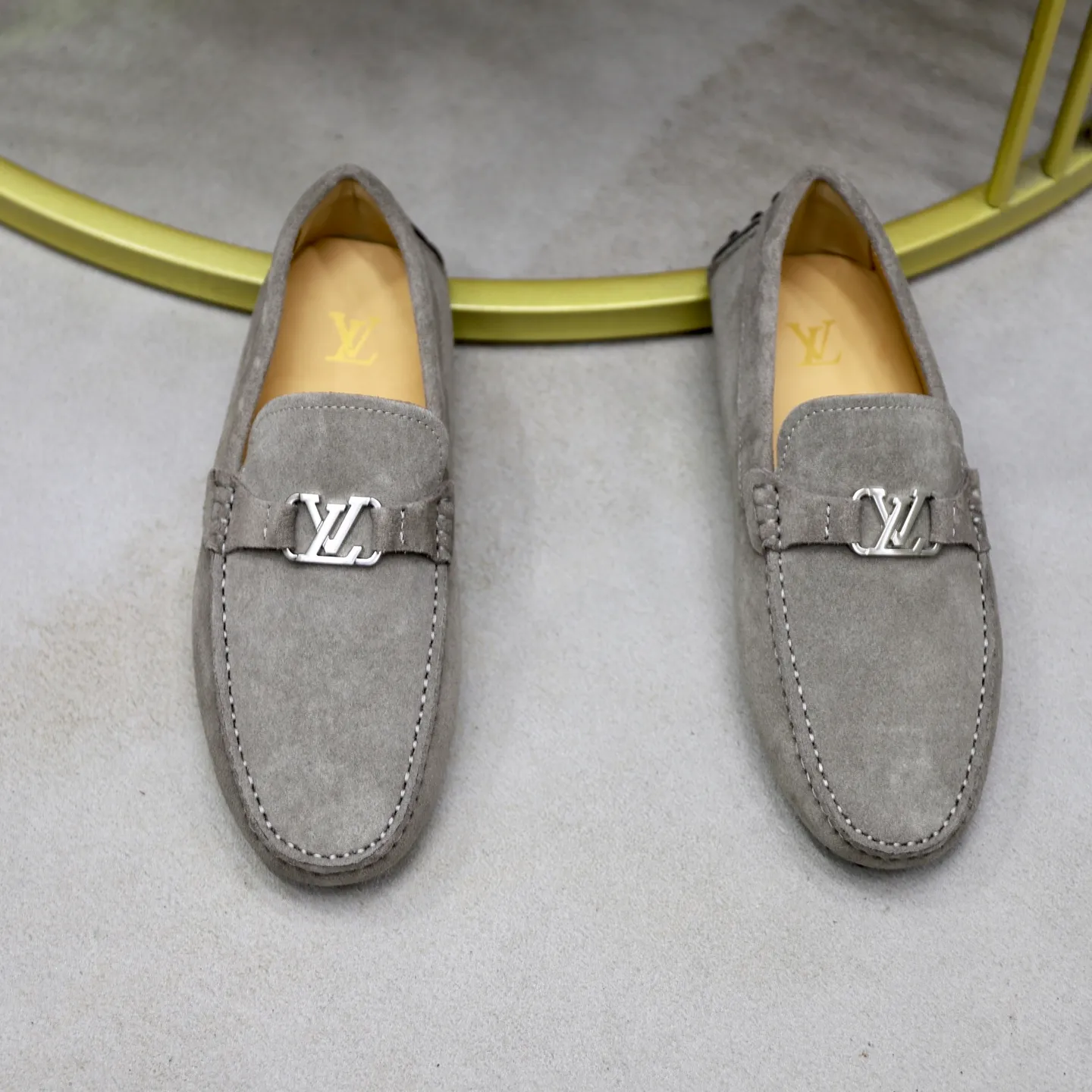 Ex-factory price: 480💰【LV】Louis Vuitton ⚠️High-end men’s driving and pedal series ⚠️38-44 (customized for 45) ⚠️All original cowhide leather! Thick and soft! Made entirely of calfskin lining! The latest non-slip beanie sole! Three-dimensional package technology! Fashionable and classic! Handicrafts! Original high quality! Feel free to compare!